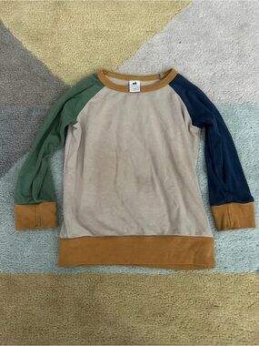 Little & Lively Kids Colorblock Raglan Top in Beige, Green & Navy